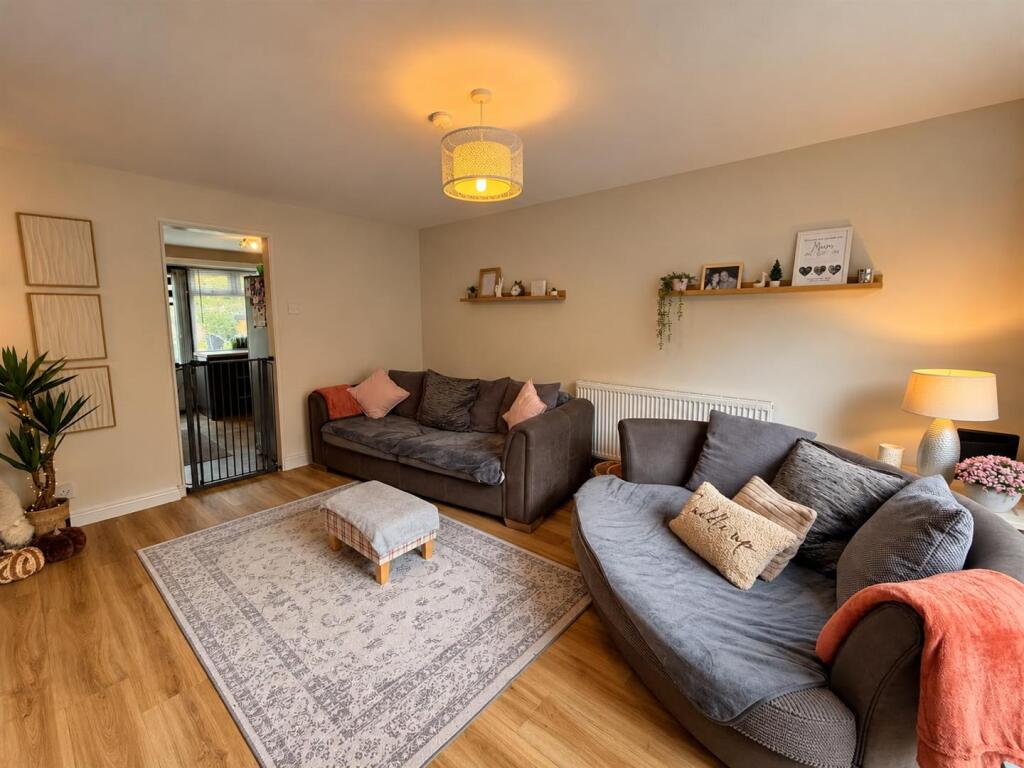 Parkdale Drive, Sowerby Bridge photo 2
