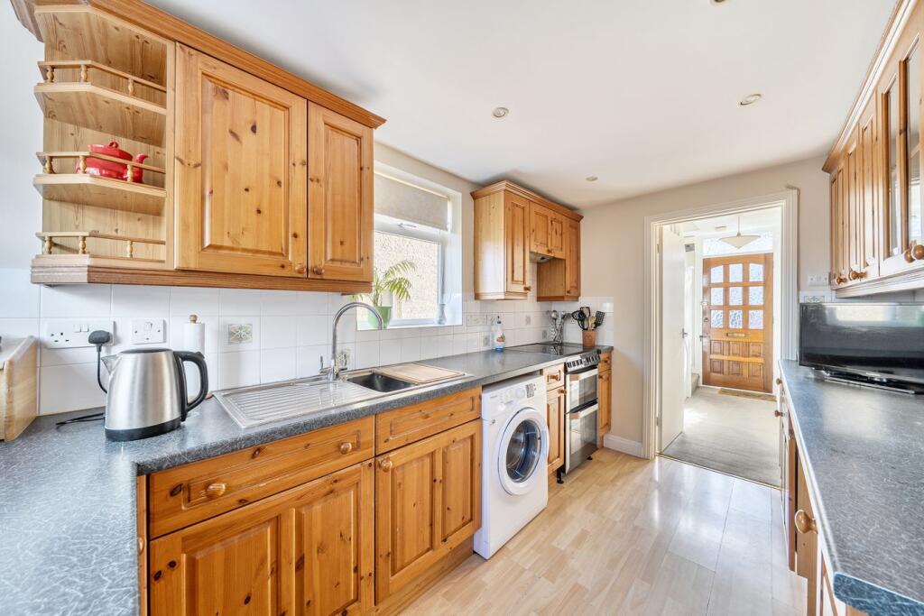 House in Flitwick, Central Bedfordshire - More