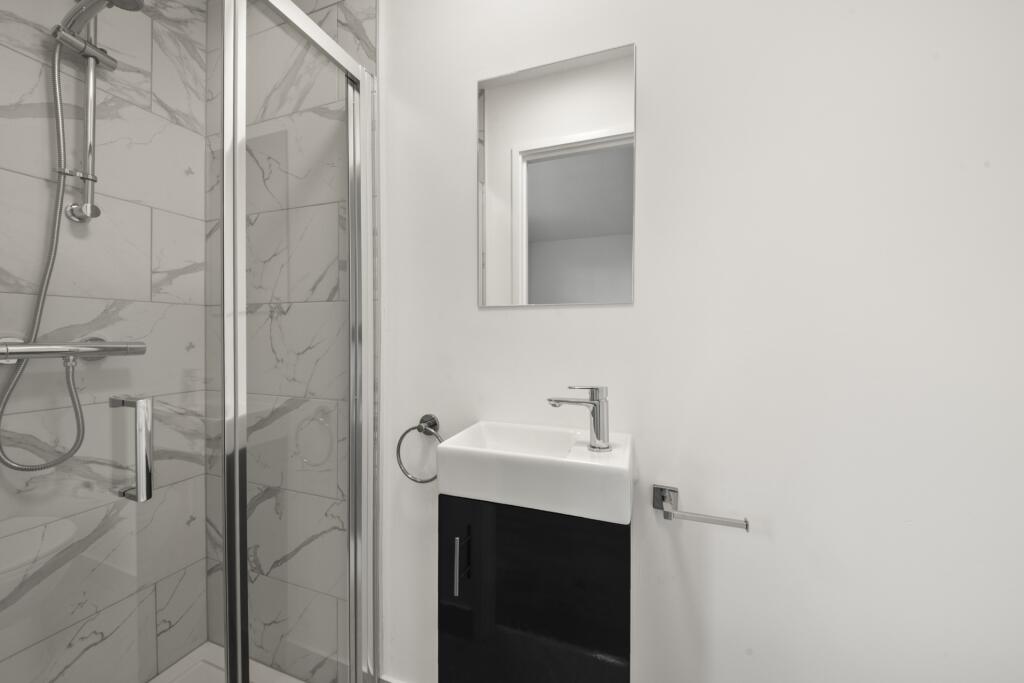 Apartment in London - View 5