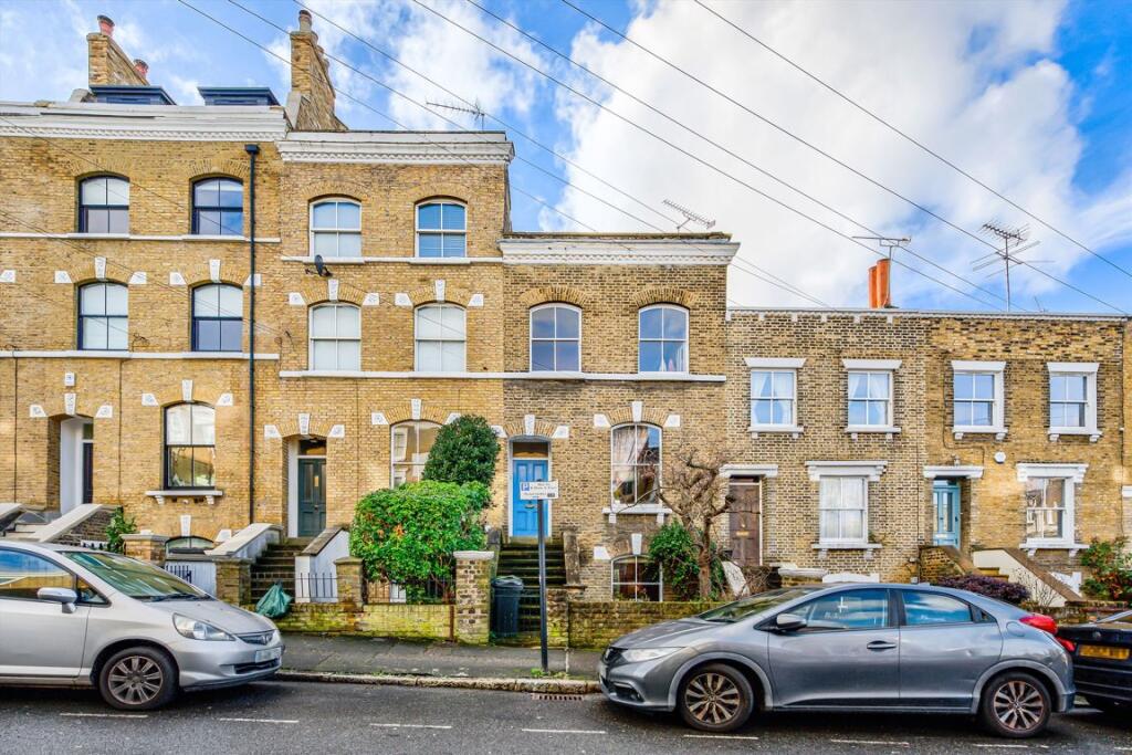 Lambourn Road, Clapham. 3 bedroom house for sale