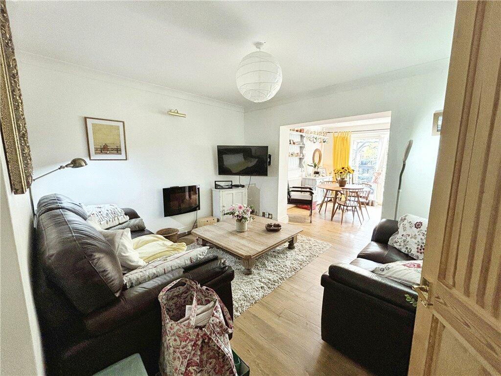 House in Sandown, Lake - View 2