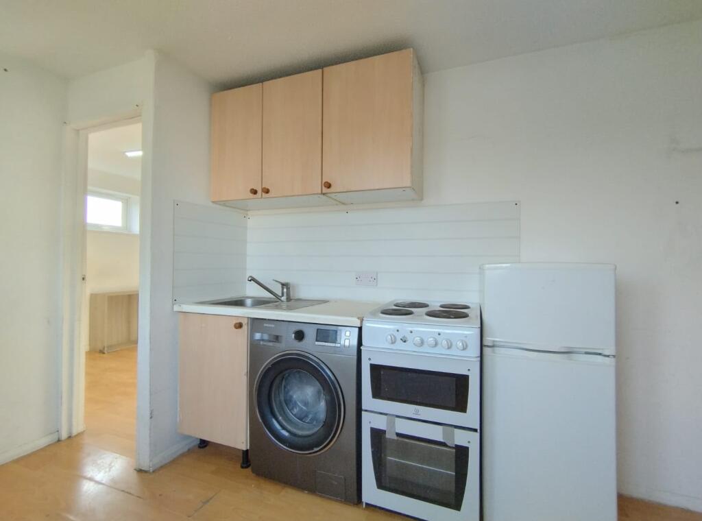 Apartment in Southall - View 5