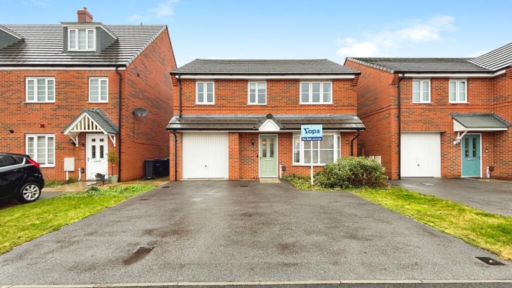 4-bed detached on Fleetwood Road, Waddington, LN5, £325,000