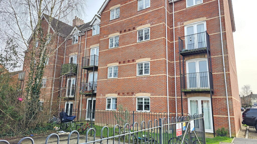Apartment in Newbury, East Fields, Speenhamland - More