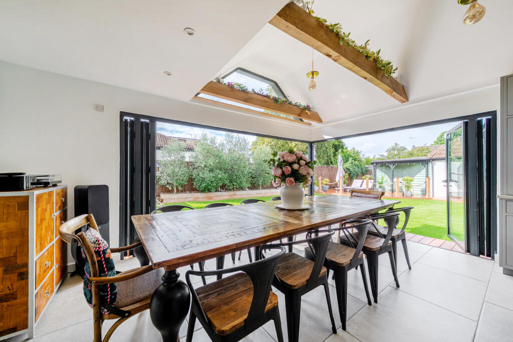 House in Woking, Byfleet - More