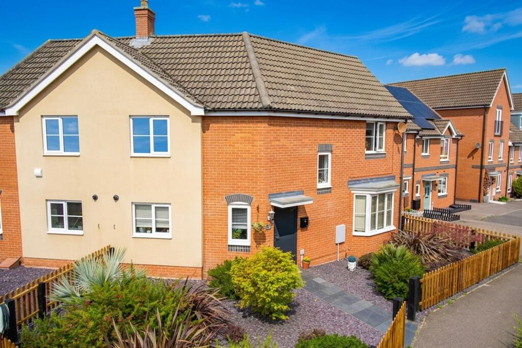 3-bed semi-detached on Crossbill Close, Queens Hills, Norwich, £270,000