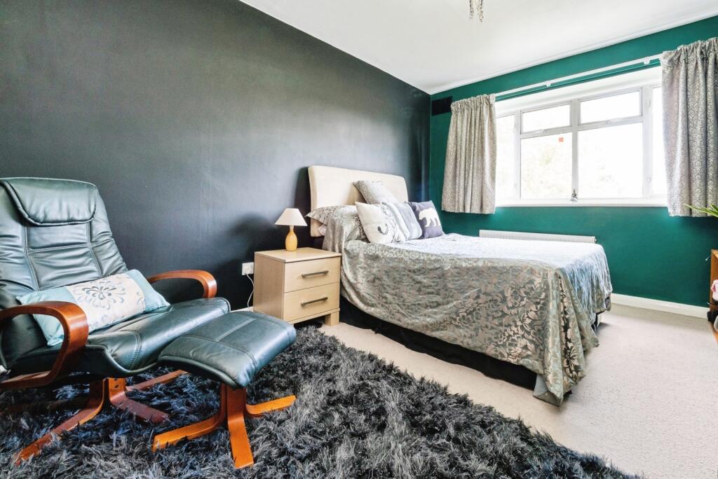 House in Romford - More
