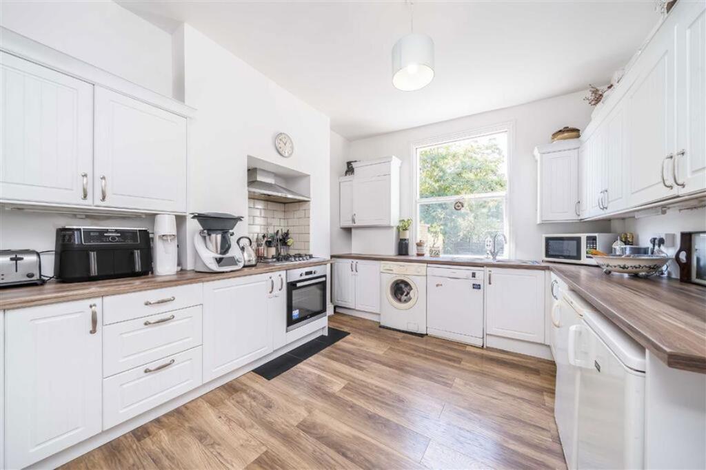 House in London - View 5
