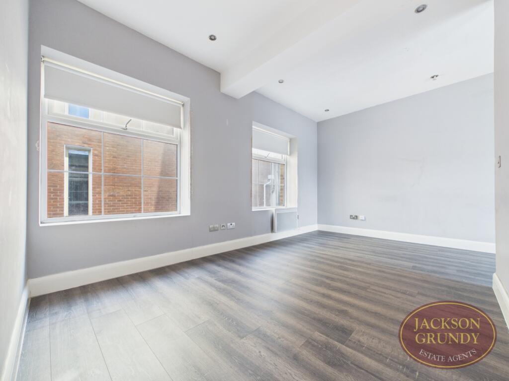 Apartment in Northampton - More