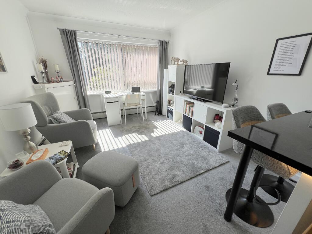Waverley Road, New Milton, Hampshire. BH25 6PQ photo 2