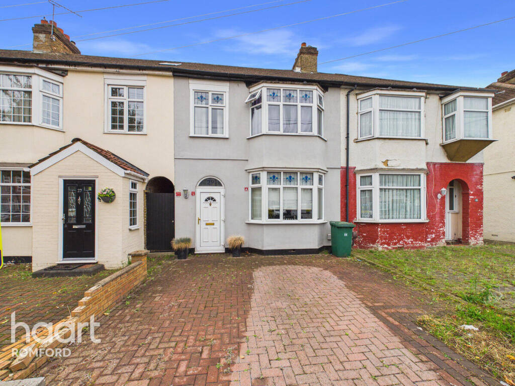 House in London, Rush Green - View 2