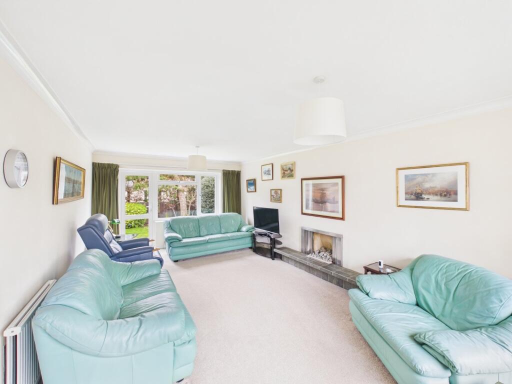 Beaulieu Close, Datchet, Berkshire, SL3 photo 3