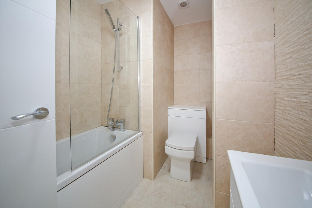 Apartment in Tunbridge Wells, Royal Wells Park, St James - More