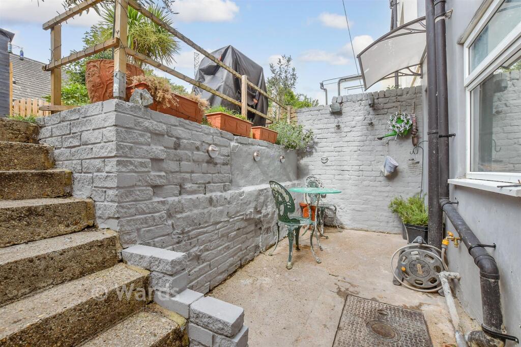 House in Dover, Tower Hamlets - View 5