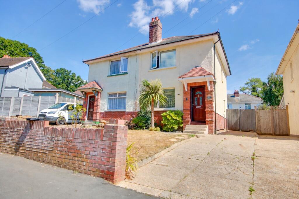 Main image of property: MERRYOAK! MODERN BATHROOM! OFF ROAD PARKING!