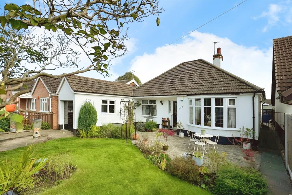 Main image of property: Cator Lane North, Chilwell, NG9 4BP