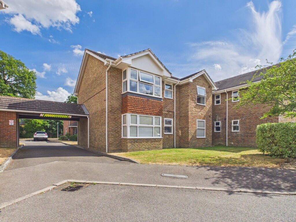Main image of property: Bowes Close, Horsham, RH13 5SZ