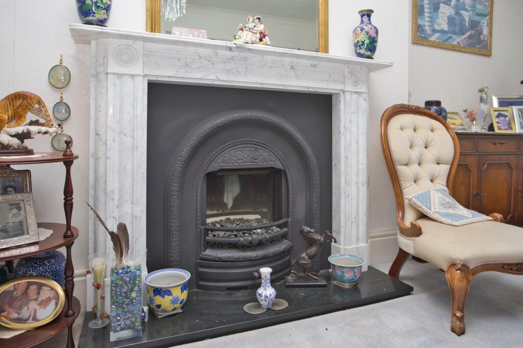 Apartment in Dover, Tower Hamlets - View 4