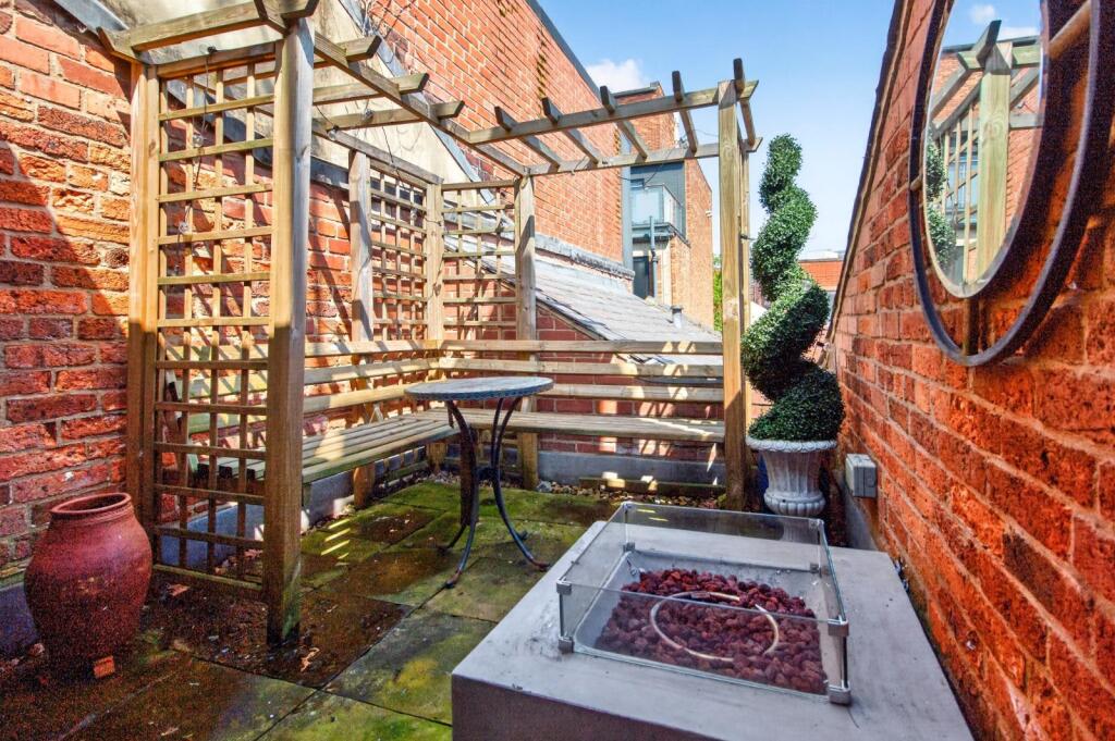 Apartment in Leeds - View 3