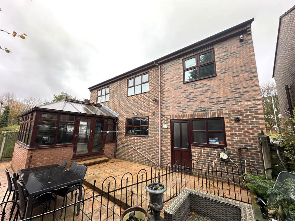 412 Rochdale Road, Royton, OL2 6TS photo 2