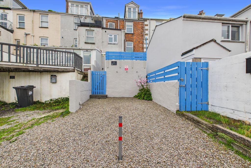 Apartment in Truro - View 4
