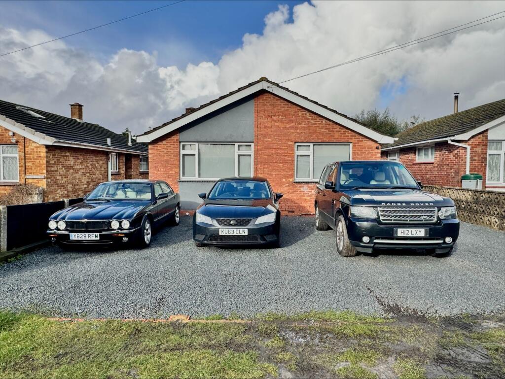 Main image of property: Linda Road, Fawley, SO45