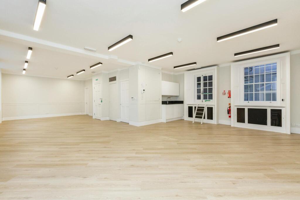 8A Brushfield Street 03.jpg