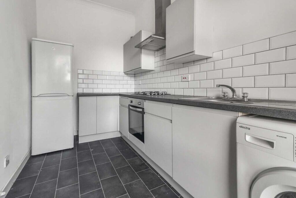 Apartment in Motherwell, North Lanarkshire - View 4