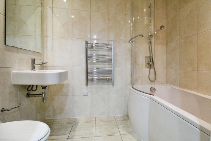 Apartment in Slough - View 5