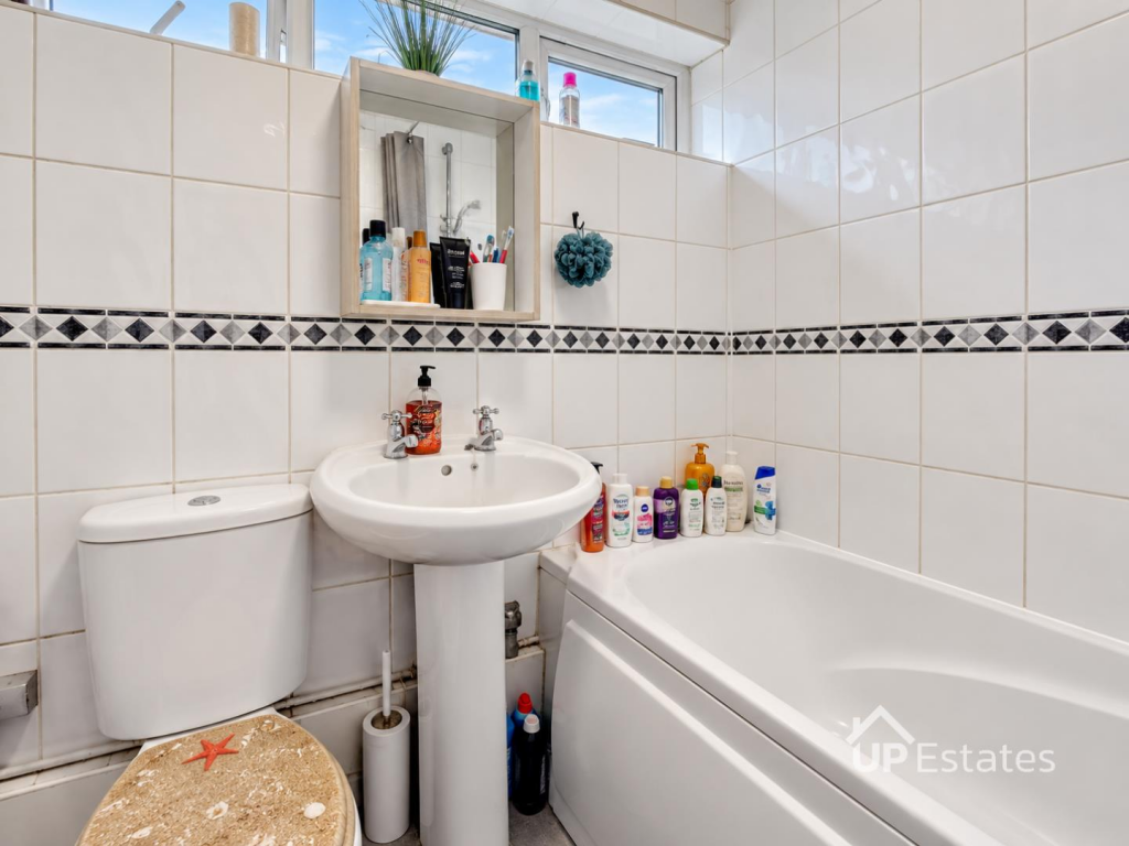 Apartment in Coventry - More