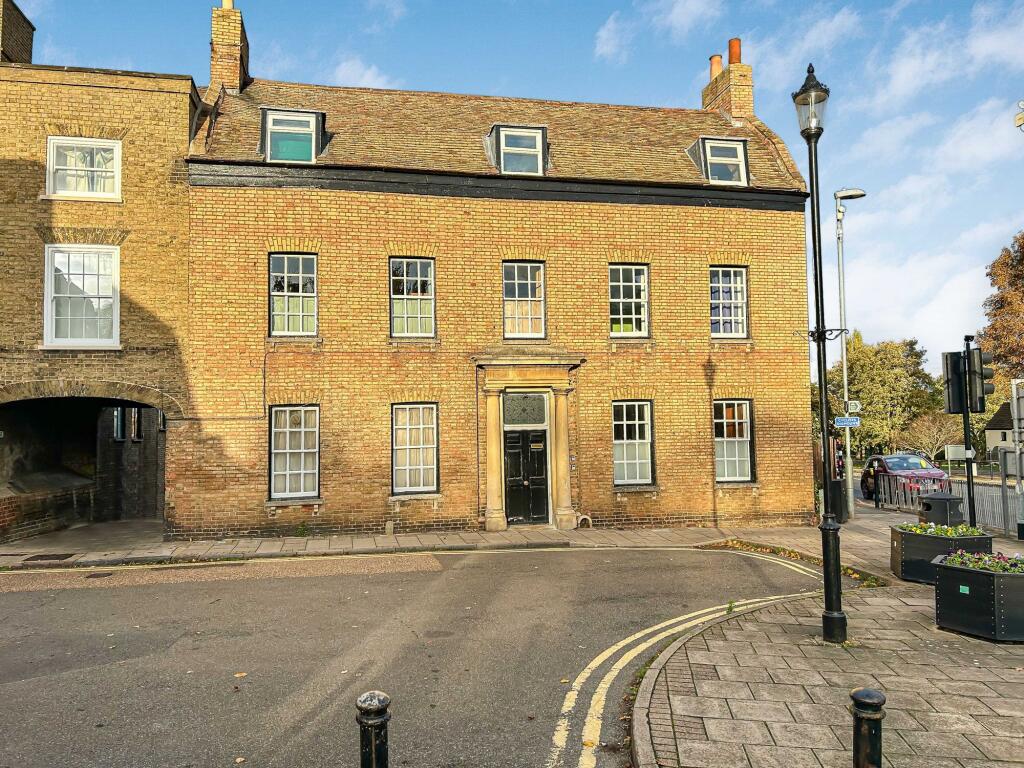 High Street, Huntingdon, Cambridgeshire. photo 3