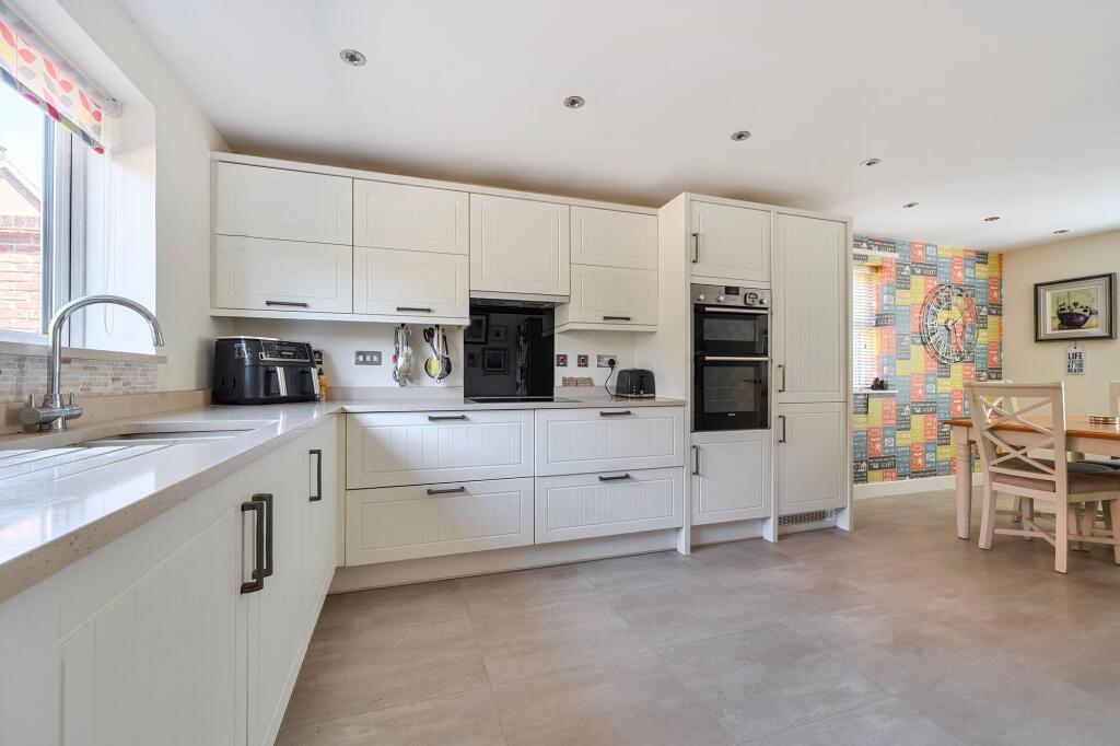 House in Havant, Hampshire - View 2