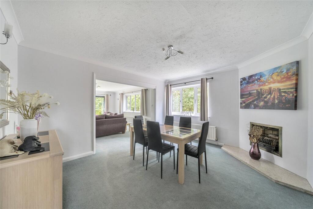 House in Surrey Heath, Lightwater, Windlesham - More