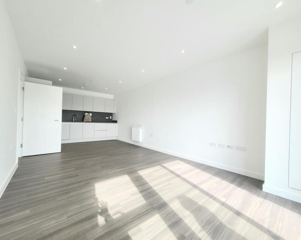 Apartment in Watford - View 2