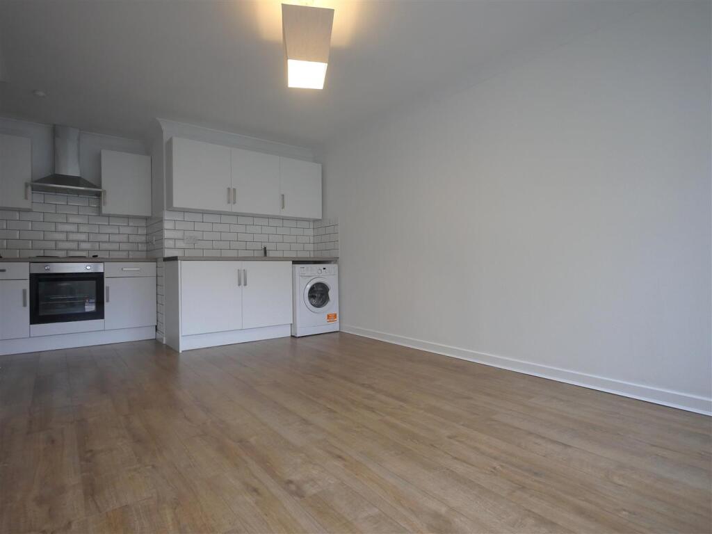 Apartment in Glasgow - View 3