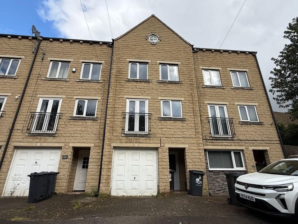 Main image of property: 105 Oxford Lane, Halifax, West Yorkshire, HX3 9DG