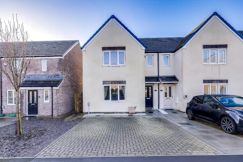 Main image of property: 12 Plasnewydd Walk, Llantwit Major, Vale of Glamorgan, CF61 2YW