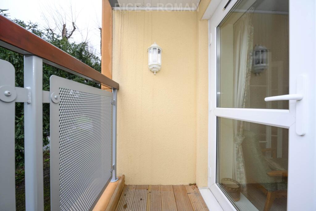 Oaktree Court, Addlestone photo 3