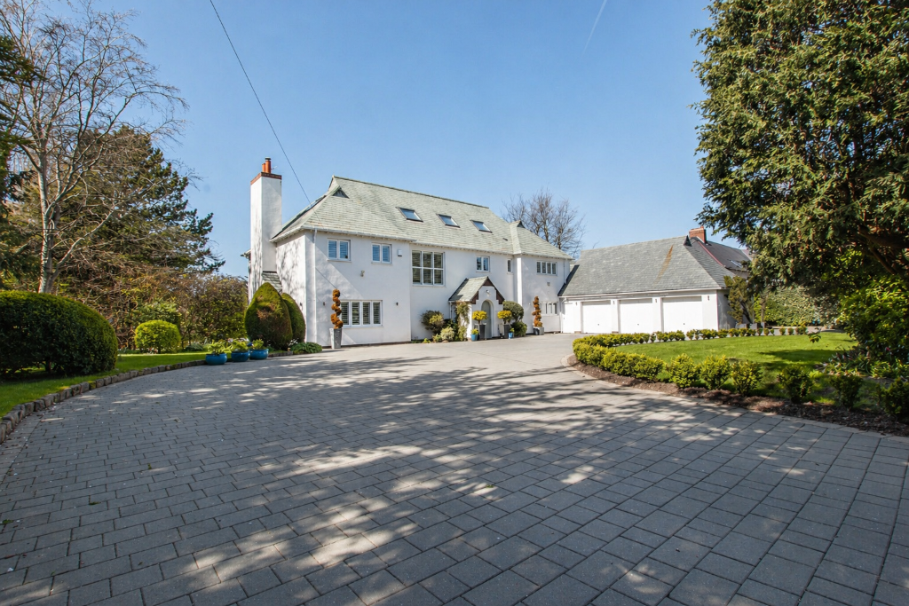 Main image of property: Links Hey Road, CH48