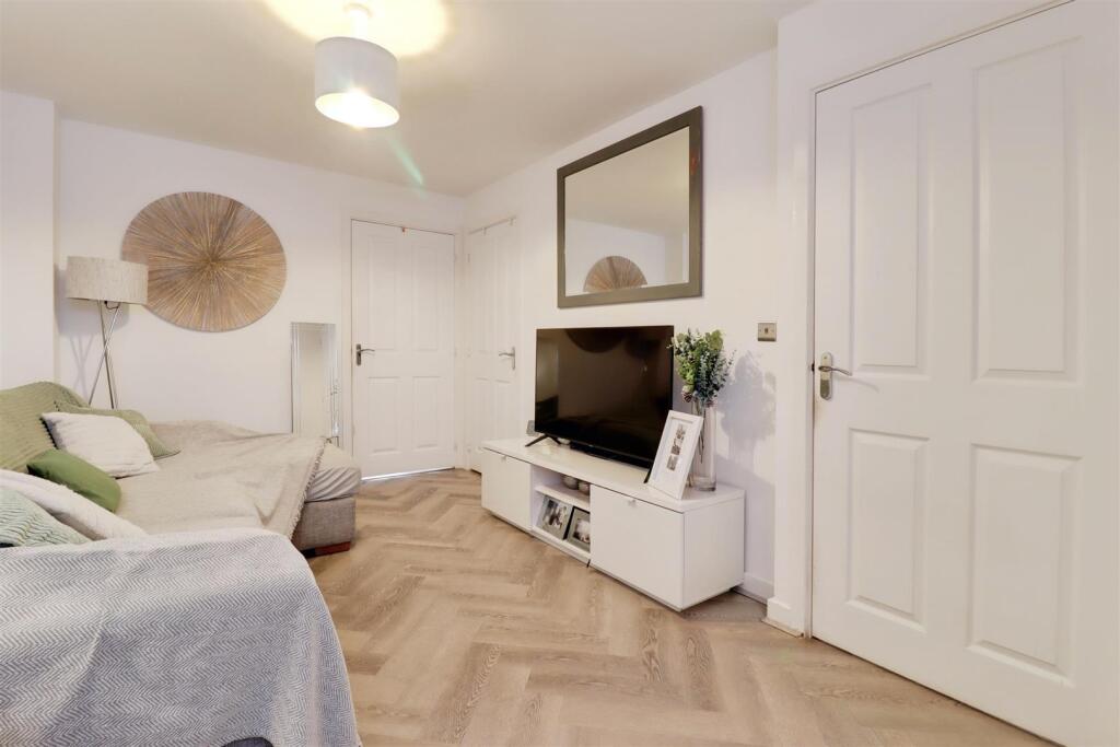 Larch Drive, Sandbach photo 4