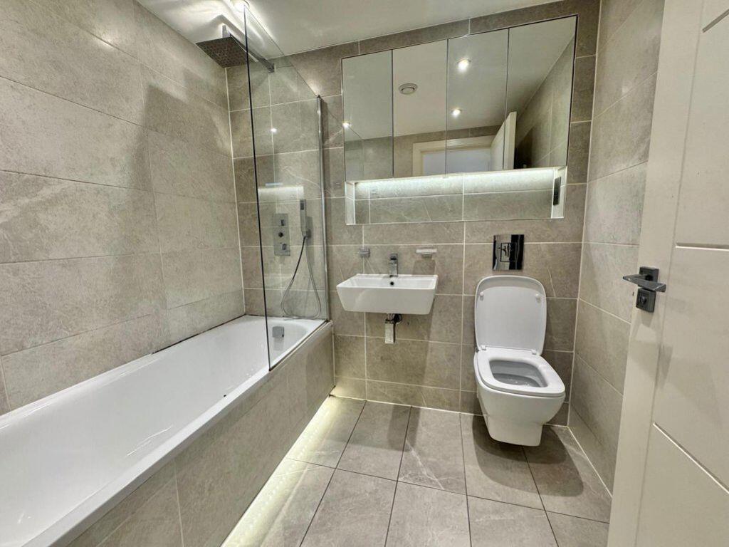 Apartment in Slough - View 5