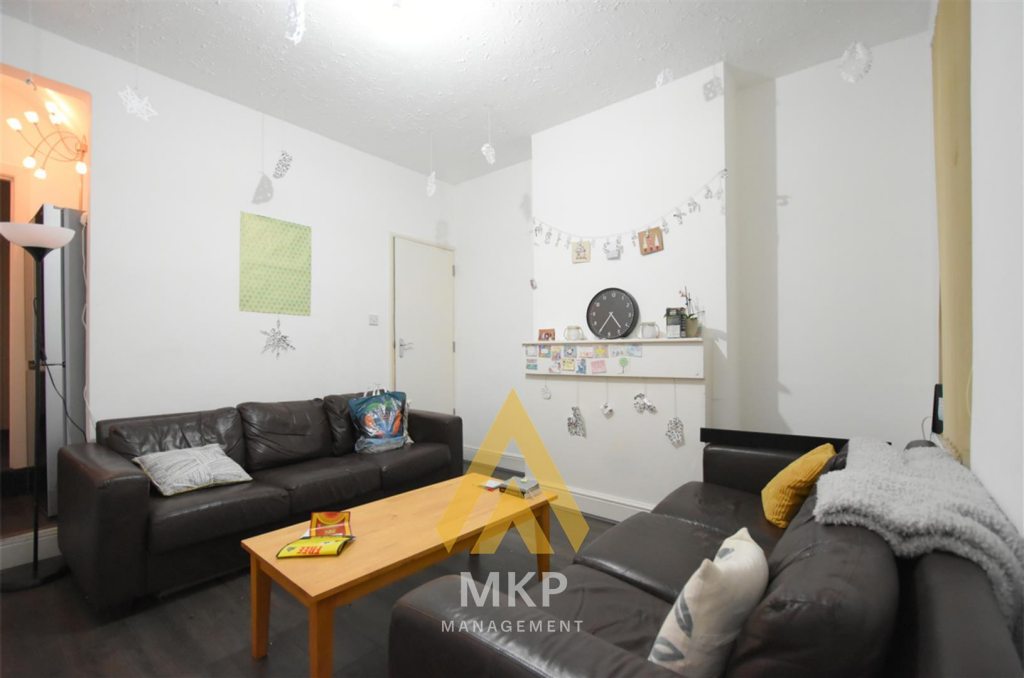 5 bedroom terraced house for rent