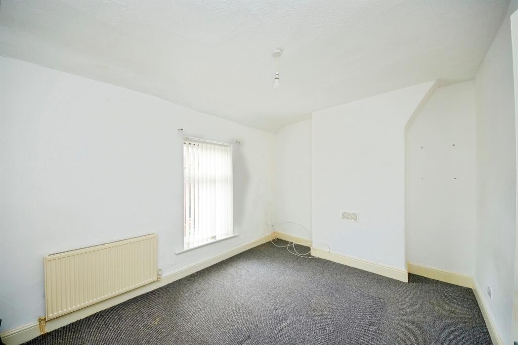 House in Wirral, Liverpool City Region - More