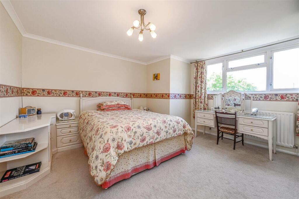 Crosbie Close, Chichester, PO19 photo 4
