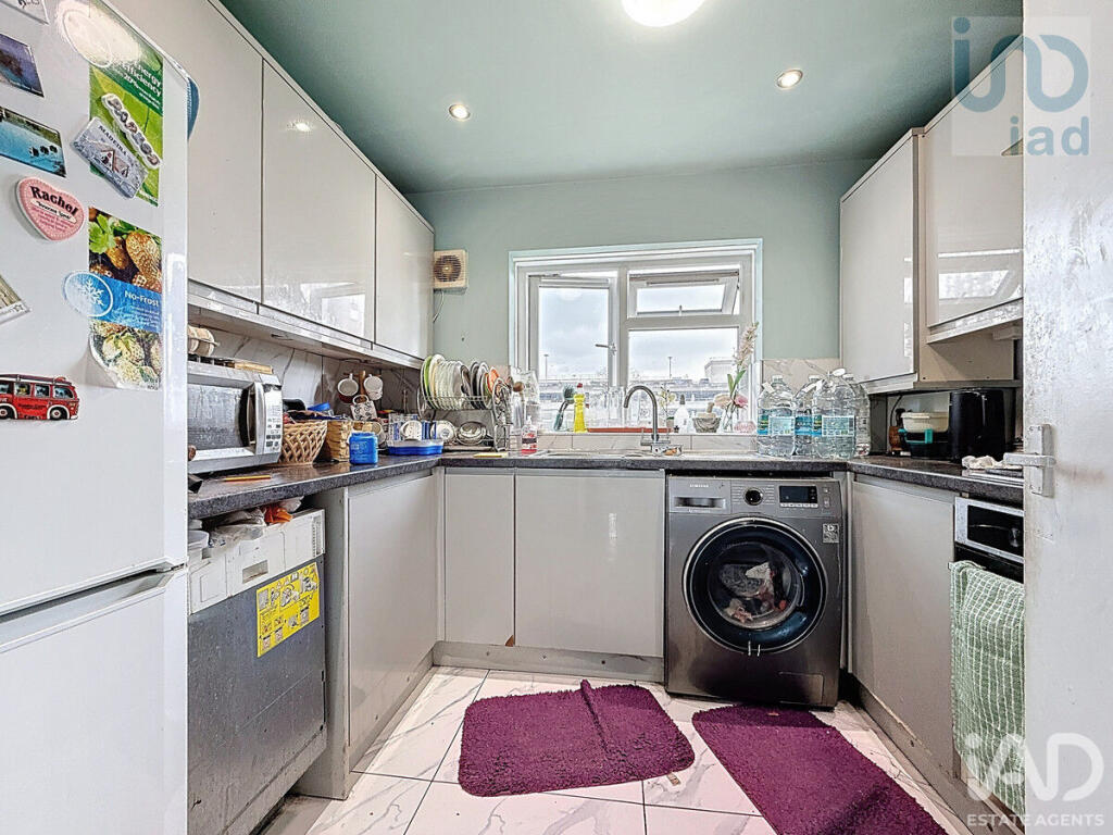 Apartment in Harlow, Hare Street - View 3