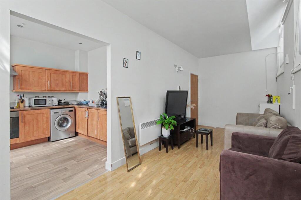 Apartment in Nottingham, Radford - View 2