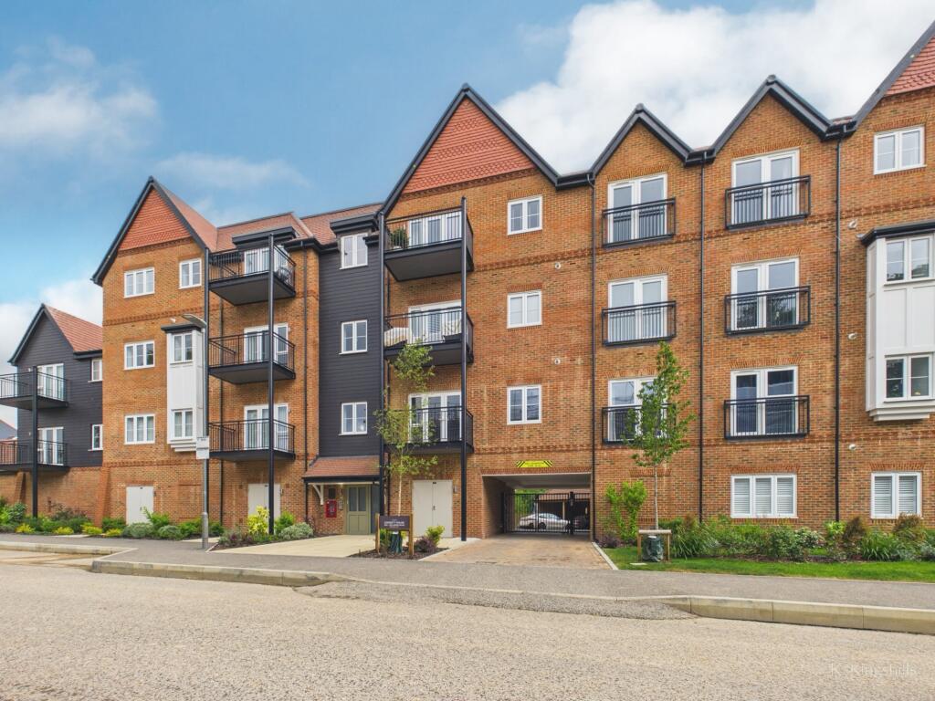 Main image of property: Aspen Road, High Wycombe, Buckinghamshire, HP10 9GG