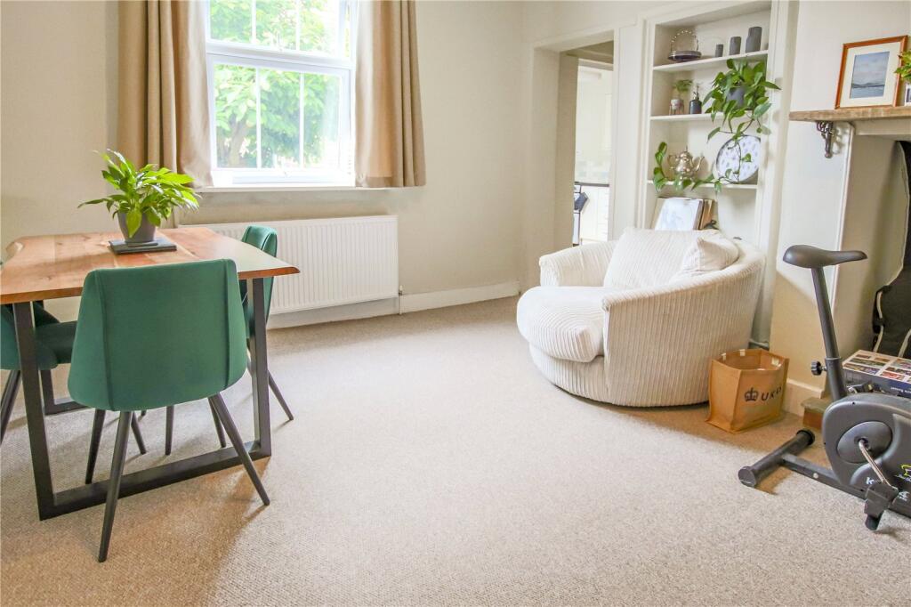 Apartment in Sunningdale, Windsor and Maidenhead - View 4