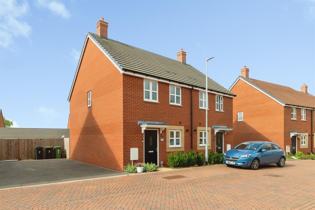Main image of property: Sander Close, Stotfold, Hitchin