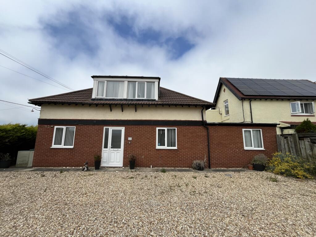 3-bed semi-detached on Lake View, Queens Park Close, Mablethorpe, Lincolnshire LN12 2AS, £200,000